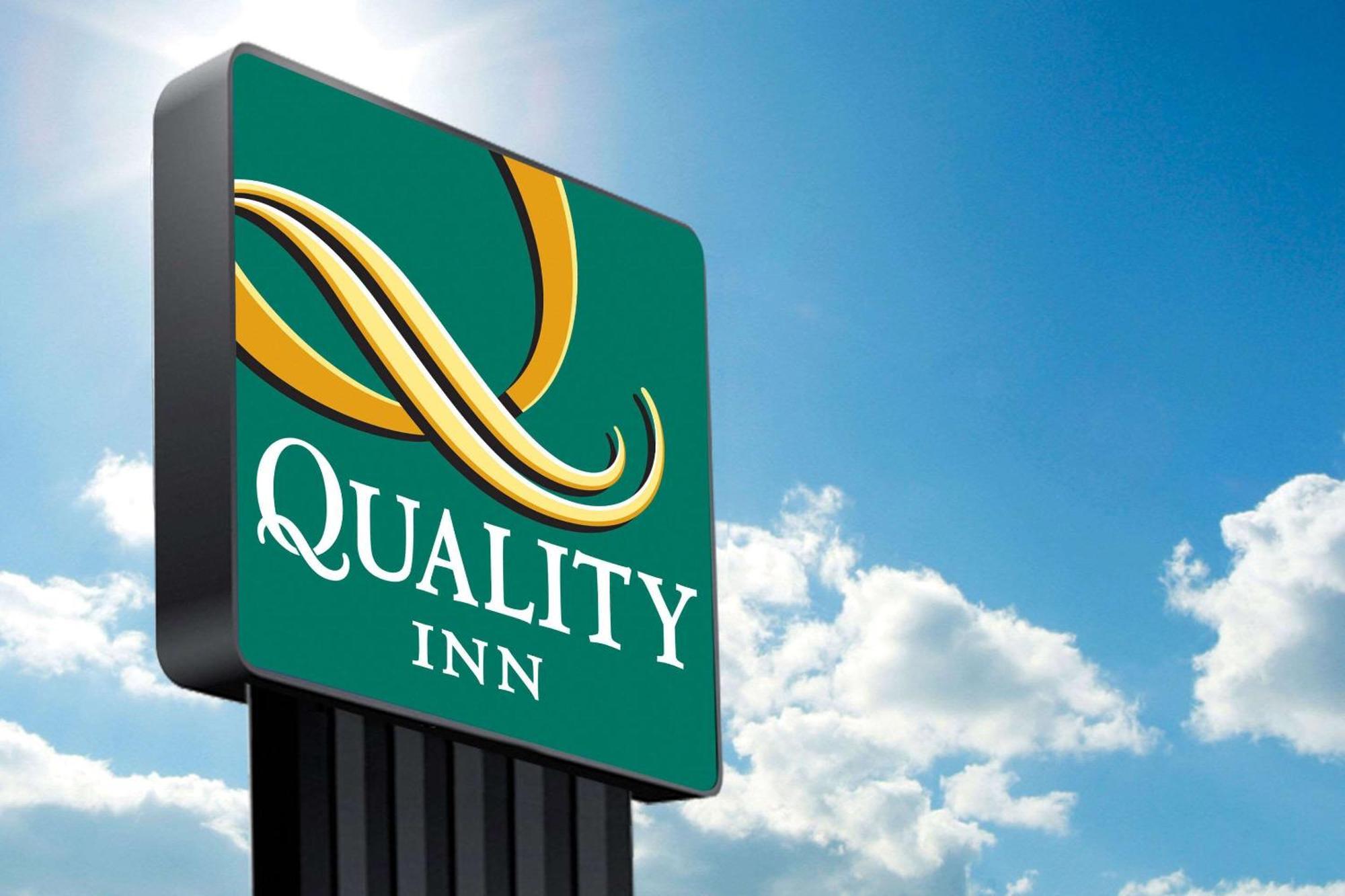 Quality Hotel Essington Exteriör bild