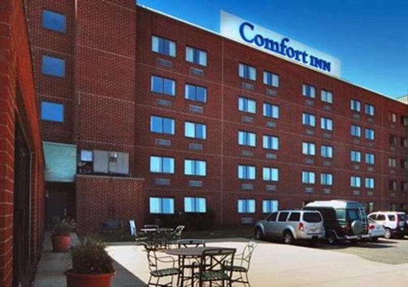 Quality Hotel Essington Exteriör bild