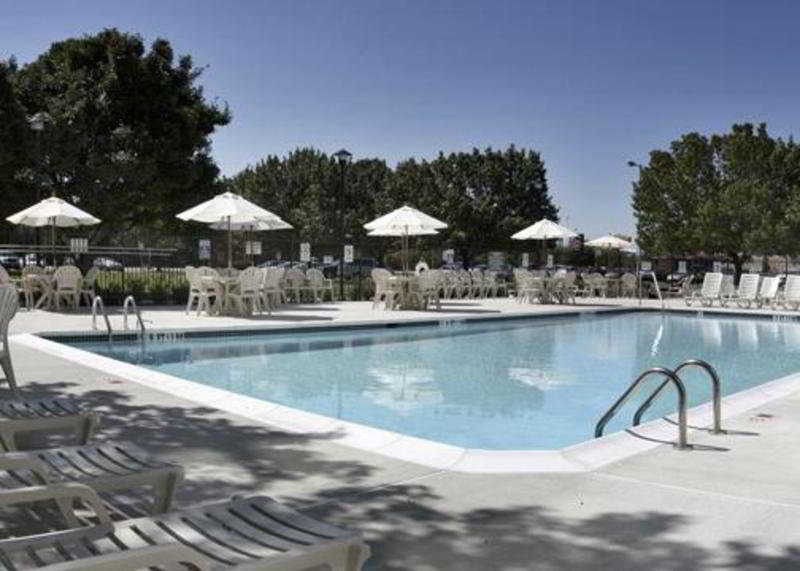 Quality Hotel Essington Exteriör bild
